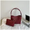 Bolsa de Axila com Textura Retrô Francesa Feminina 2026 Nova Moderna Casual Trançada Versátil Temperamento Bolsa de Ombro Único