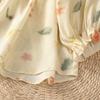 Foto Real de Camisa de Trabalho Drapeada com Mangas Três Quartos, Gola V com Cadarço, Estampa Floral Florido Gradiente Retrô Francês de Verão Plissada para Mulheres