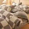 Juego de ropa de cama de cuatro piezas de terciopelo de leche, funda de edredón de forro polar y engrosada de vellón de coral para invierno, juego de sábanas cálidas apto para estudiantes