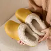 Novas pantufas de algodão de inverno femininas podem ser usadas na rua, com bico fechado, quentes, impermeáveis, antiderrapantes, de sola grossa, silenciosas, pantufas de algodão felpudo para o inverno