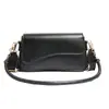 Bolsa de ombro e transversal feminina da moda transfronteiriça, novo modelo 2026, cor sólida, bolsa de antebraço fashion e versátil, bolsa quadrada pequena simples de mão