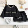 Conjunto de chaqueta y falda de tweed con lentejuelas negras para niña, nuevo estilo otoño 2026, conjunto de dos piezas con falda midi elástica de línea A
