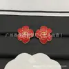 Nuevos aretes florales doble C inspirados en Chanel para mujer, chapados en oro, lujo ligero, a la moda, aretes de alta gama con letra doble C
