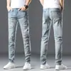Ropa de Hombre Xintang 2025 Verano Nuevos Jeans Marca de Moda Corte Ajustado Pantalones Largos Casuales de Nueve Puntos con Estiramiento para Hombre
