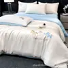 2026 Nuevo Verano Fresco Lavable Seda de Hielo Bordado Ropa de Cama Juego de Cama de Verano Funda Nórdica Sábana Juego de Tres Piezas Juego de Cuatro Piezas