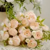 Monet Colores de Primavera Ramo de 5 Tallos de Rosas de Té Pequeñas y Lirios Artificiales, Ramo de Novia para Damas de Honor, Ramo para Decoración del Hogar