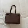 Bolso tote simple y elegante de estilo coreano, gran capacidad, alto valor estético, estilo casual y relajado, con diseño de color contrastante, para llevar en la mano y al hombro