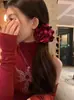 Presilha de Banana Flor Rosa Veludo Vermelho Estilo Francês para Mulheres, Sensação de Luxo, Grampo Vertical para Rabo de Cavalo Alto, Acessório de Cabelo de Ano Novo