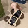 Chinelos de Exterior Tendência 2026 Solado Grosso Tira Única Sapatos Fofos Tira de Couro Retrô Novo Design Nicho Sapatos Fofos Femininos