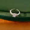 Anillo abierto ovalado de zirconita chapado en oro real de 18 quilates, estilo de nicho de alta gama, joyería versátil y elegante de lujo ligero