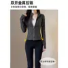 Top de Pilates gris, ajustado, para mujeres petite, nuevo conjunto de yoga para principios de otoño 2026, chaqueta de corte slim de alta gama para mujer