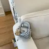 Bolso de mano de moda con cierre de hebilla de patrón de diamante para mujer, nuevo modelo 2026 bolso de hombro con cadena, bolso cruzado simple y elegante de nicho