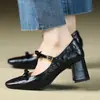 Qualidade de Chengdu, luxo leve, sapatos artesanais de alta qualidade em liquidação! Sapatos de couro de ovelha genuíno com salto grosso confortável de 6 cm