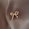 Broche único de perlas con diseño de corazón 2024 nueva moda otoño e invierno corsage accesorios de alfiler delicados para mujer Corea del Sur