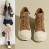 Zapatos de vestir sencillos talla pequeña para mujer 2026 moda casual zapatillas de caña alta estilo coreano con cordones cremallera lateral suela gruesa estilo nuevo tela marrón