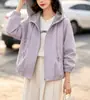 Jaqueta casual com capuz para mulheres, novo estilo primavera e outono 2026, solta e versátil, trench coat curto para mulheres baixinhas, blusa jaqueta que rejuvenesce