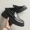Zapatos de Hombre de Moda Otoño Nueva Llegada de Caña Baja Tendencia Casual Zapatos de Cuero Estilo Británico Hombre Suela Gruesa Slip-on Hombre Perezoso Zapatos de Negocios