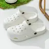 2026 Novos Sapatos com Furos de Solado Grosso para Mulheres Verão Uso Externo Chinelos com Bico Arredondado Sola Macia Antiderrapante Aumento de Altura Fácil de Calçar