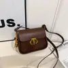 Bolsos de Alta Gama y Elegantes para Mujer 2025 Nuevas Bolsas de Axila de Moda Versátil de un Solo Hombro Cruzada Pequeña Cuadrada