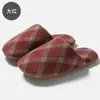 Chinelos de chão para outono e inverno, chinelos femininos internos antiderrapantes de algodão, chinelos de lã simples e quentes para casais, atacado masculino