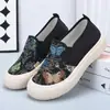 Zapatos de tela de Pekín estilo chino nuevo para mujer, transpirables, slip-on, de lona, suela suave, estilo étnico, zapatos para madre, auténticos, modernos, casual