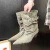 Botas de salto grosso plataforma plus size para mulheres, 2026 novo outono e inverno versátil vintage bico fino fivela de cinto emagrecedor botas western cowboy