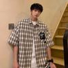 Verano Nuevo Marca de Moda de Hong Kong Camisa Casual de Cuadros de Manga Corta para Hombre Adolescentes Estilo Coreano Suelta con Bolsillo para Hombre