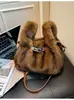Bolso Pequeño de Peluche Transfronterizo para Mujer Otoño e Invierno 2025 Nuevo Bolso de Hombro Cruzado Bolso Cubo de Peluche de Gama Alta Popular