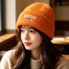 Gorro de punto bordado con letra retro americano, gorro con vuelta nuevo para otoño e invierno, sombrero de lana versátil a prueba de viento para exteriores para parejas