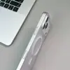 Adecuado para Funda de Teléfono iPhone 17 Pro Max, Succión Magnética de Lunares Mate, Funda Protectora Antigolpes de Cobertura Total con Tacto de Piel para Apple 16