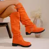 2026 Novas Botas Western Cowboy Plissadas de Tamanho Grande com Fundo Plano para Mulheres em Couro com Fivela Botas Longas Salto Grosso Emagrecimento Botas Longas de Equitação