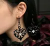 Colares Transfronteiriços Europeus e Americanos. Brincos Personalizados Góticos de Flecha Atravessando o Coração com Pedra Vermelha, Joias Vintage de Coração Espinhoso para Halloween