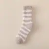 Calcetines de coral para hombre, calcetines de piso para otoño e invierno, forrados de polar y engrosados, felpa y cálidos, de longitud media hasta la pantorrilla, para usar en casa y dormir