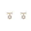 Nuevo estilo cruz de diamantes completa flor pequeña aretes de botón de diamantes para mujer Corea del Sur estilo simple frío moda aretes de aguja de plata S925
