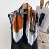 Lenço Quadrado Pequeno de 70cm Lenço de Seda Moda Primavera e Verão Lenço Estampado Xadrez Lenço Profissional Versátil