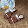 Chinelos Pretos de Alta Qualidade Antiderrapantes com Salto Anabela e Solado Grosso para Mulheres, Adequados para Uso Externo, Novo Estilo Verão 2026, Aumentadores de Altura, para Combinar com Vestidos