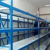 Estanterías de tamaño mediano con agujeros de mariposa, altura ajustable, fabricadas en fábrica, hechas a medida, estanterías de almacenamiento multicapa para exportación de autopartes