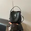 Bolsa de mão de luxo, estilo saco de balde, nova coleção feminina 2026, design requintado, com fecho de cadeado, adequada para o dia a dia, pode ser carregada na mão ou usada como bolsa de ombro ou bolsa transversal
