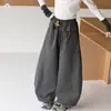 Calças para Meninas 2026 Outono Novo Estilo Crianças Médias e Grandes Casuais Calças de Perna Curva Cintura com Renda Calças de Perna Larga Calças Balloon Calças Longas