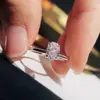 Anillo de Compromiso para Mujer de Plata de Ley Huevo de Paloma 1 Quilate Montura Clásica Ovalada de Cuatro Garras Moissanita Diamante Único Venta Caliente Transfronteriza