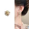Nuevos y elegantes pendientes de flor de gardenia incrustados con diamantes, pendientes exquisitos, de alta gama, sencillos, únicos y personalizados con un diseño de alta gama