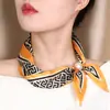 Pañuelo pequeño de moda francesa para primavera y verano, pañuelo de seda decorativo fino de camelia casual, bufanda de cuello para mujer de celebridad de internet de lujo ligero