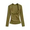 Camiseta Estilo Menina Sexy e Quente com Design Off-Shoulder Cruzada de Manga Longa, Camisa Base Franzida Slim Fit, Top Curto Elegante de Cor Sólida