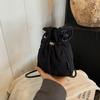 Bolsa Pequena Transversal Leve de Verão para Meninas 2026 Nova Moda Versátil Bolsa de Ombro Tendência Bolsa Saco Bolsa para Celular