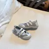 Zapatos casuales versátiles de moda imprescindibles para bebés niños, nuevo diseño de zapatillas deportivas elegantes para otoño temprano 2026 para bebés niñas