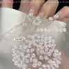 Uñas de arte con pétalos blancos de moda con accesorios florales tridimensionales coloridos de hielo transparente, decoraciones de uñas talladas en cristal de hielo