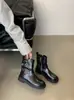 Nuevas botas cortas ajustadas de cuero suave con textura lavada para otoño e invierno para mujer con hebillas de doble cinturón, versátiles botas estilo motociclista Martin