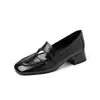 Mocassins Slip-On Retrô para Mulheres 2026 Novo Estilo Sapatos Planos de Couro Macio Estilo Britânico Mocassins Versáteis