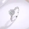 Livro Vermelho Explosões Fuga Princesa Rosa Desabrochando Segurando Flor Anel de Diamante Seis Garras Anel de Casamento Luxo Ao vivo em estoque