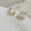 Brincos de Flor Francesa de Primavera Doces com Pérolas e Diamantes Incrustados, Formato C, Luxo Leve e de Alta Qualidade, Atmosphere Sem Furos, Presilhas de Orelha